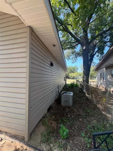 541 N Kickapoo Ave, Shawnee, OK 74801 photo 5