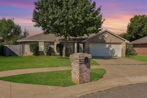 4425 Apple Blossom Cir, Moore, OK 73160