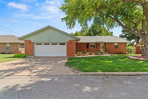 704 Park Blvd, Watonga, OK 73772 photo 2