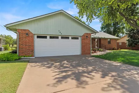 704 Park Blvd, Watonga, OK 73772 photo 3