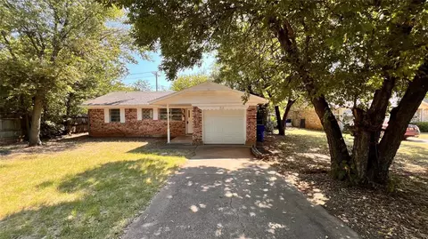910 Quanah Parker Trl, Norman, OK 73071