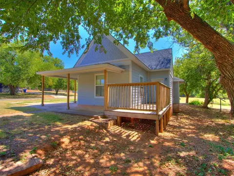 923 E Vilas Ave, Guthrie, OK 73044 photo 3