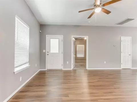 923 E Vilas Ave, Guthrie, OK 73044 photo 5