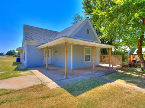 923 E Vilas Ave, Guthrie, OK 73044