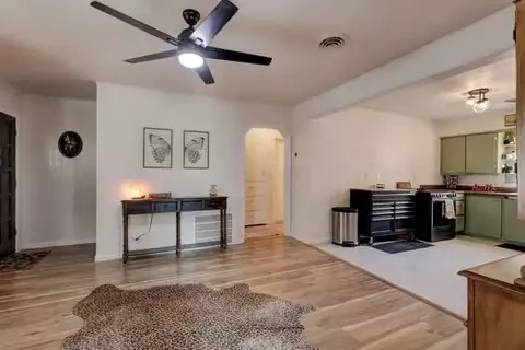 108 Delaware St, Perry, OK 73077 photo 5