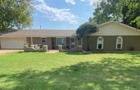 1228 N Illinois St, Weatherford, OK 73096