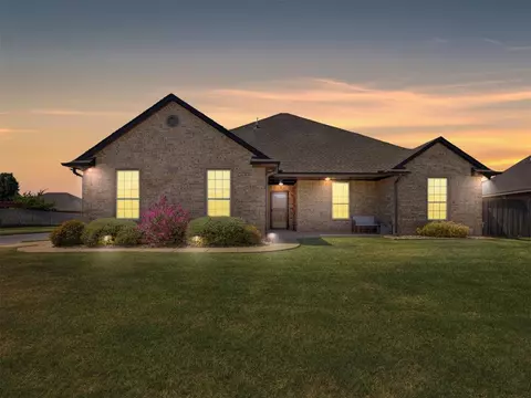 1109 Julies Trl, Moore, OK 73160