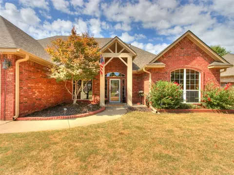 216 Kingsgate Rd, Yukon, OK 73099
