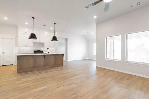8401 NW 163rd Ter, Edmond, OK 73013