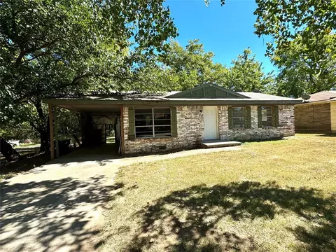 221 Lakeview Dr, Holdenville, OK 74848