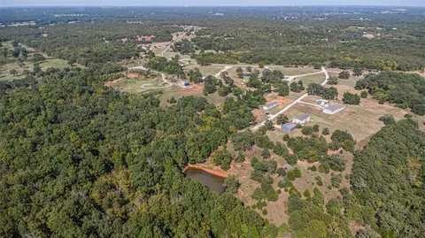 000 Honeysuckle Ln, Tecumseh, OK 74873