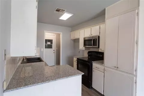 713 Wilkinson Dr, Moore, OK 73160 photo 14