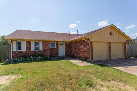 713 Wilkinson Dr, Moore, OK 73160