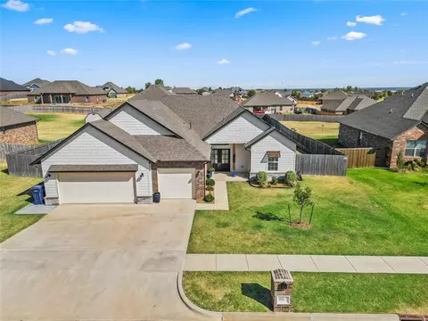 9917 NW 97th St, Yukon, OK 73099