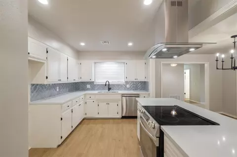 10213 Island View Dr, Oklahoma City, OK 73162