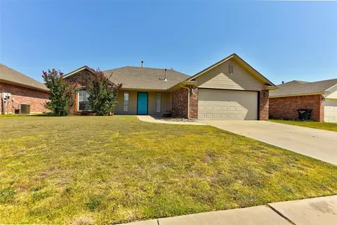 1617 Queensbury Rd, Moore, OK 73160