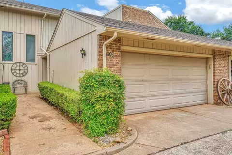 1009 Cardinal Ct, Clinton, OK 73601