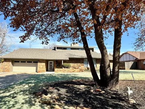 120 Saint Charles Pl, Chickasha, OK 73018