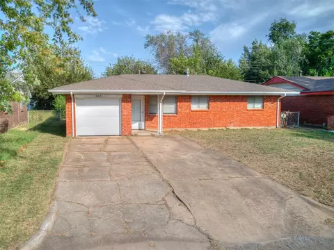 935 NW 1st St, Moore, OK 73160