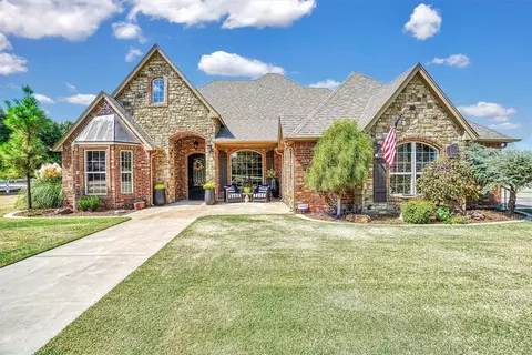 100 Rine Pl, Clinton, OK 73601