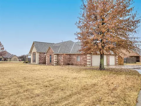 1815 Excaliber Dr, Tuttle, OK 73089 photo 2