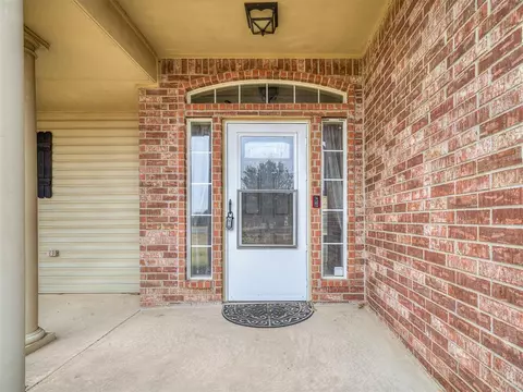 1815 Excaliber Dr, Tuttle, OK 73089 photo 4