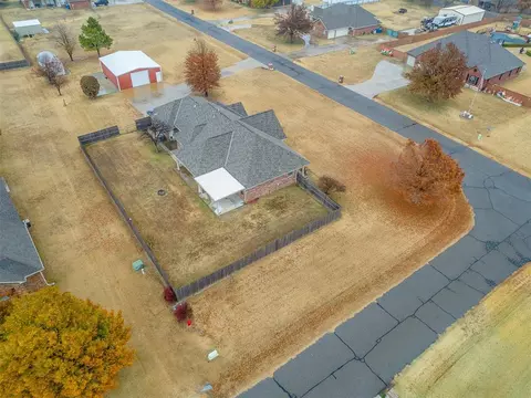 1815 Excaliber Dr, Tuttle, OK 73089 photo 3