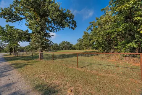 8101 E Rock Creek Rd, Norman, OK 73026