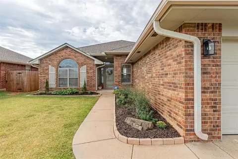708 Shadowlake Rd, Norman, OK 73071 photo 3