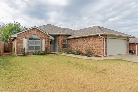 708 Shadowlake Rd, Norman, OK 73071