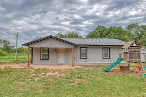 8801 152nd St, Noble, OK 73068
