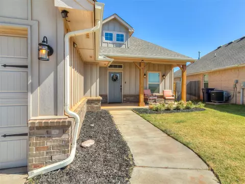 18408 Autumn Grove Dr, Edmond, OK 73012