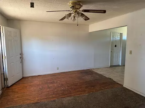 1403 Scott St, Altus, OK 73521 photo 3