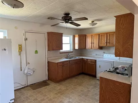 1403 Scott St, Altus, OK 73521 photo 2