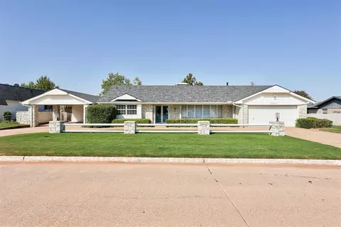 3637 Sunvalley Dr, Midwest City, OK 73110