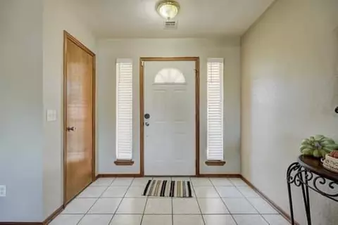 1904 Bluegrass Ct, Moore, OK 73160 photo 6