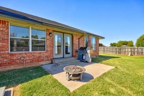 1904 Bluegrass Ct, Moore, OK 73160 photo 29