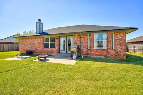 1904 Bluegrass Ct, Moore, OK 73160 photo 32