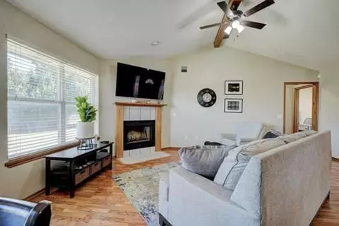 1904 Bluegrass Ct, Moore, OK 73160 photo 8
