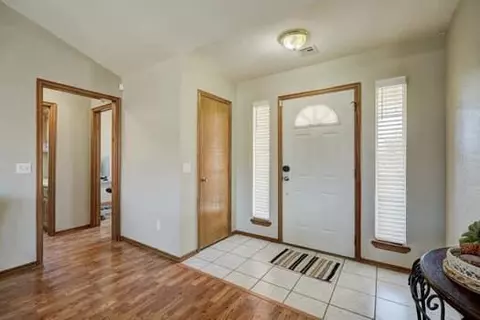 1904 Bluegrass Ct, Moore, OK 73160 photo 5