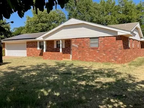 1205 N Grant St, Cordell, OK 73632