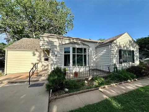 106 N 13th St, Frederick, OK 73542
