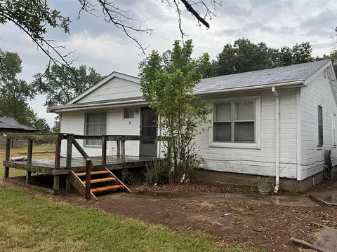 611 E 4th St, Weleetka, OK 74880
