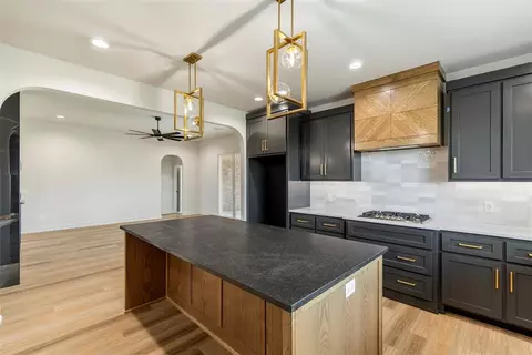 9053 Avington Way, Guthrie, OK 73044