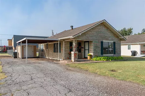 224 NW 1st St, Moore, OK 73160