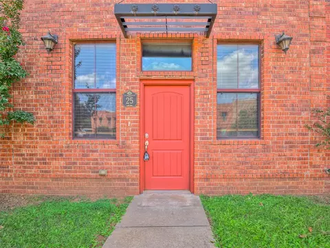 375 Triad Village Dr #25, Norman, OK 73071