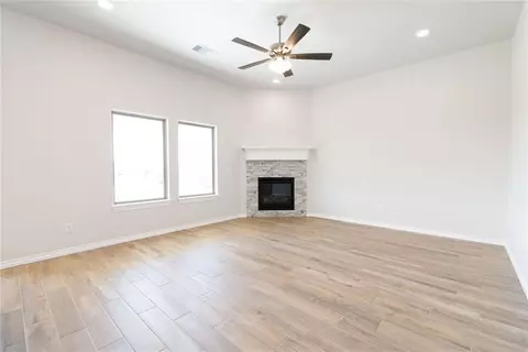 9220 NW 86th Ter, Yukon, OK 73099