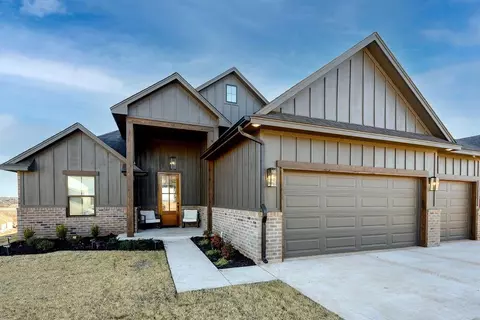 2300 Santa Monica St, Edmond, OK 73034