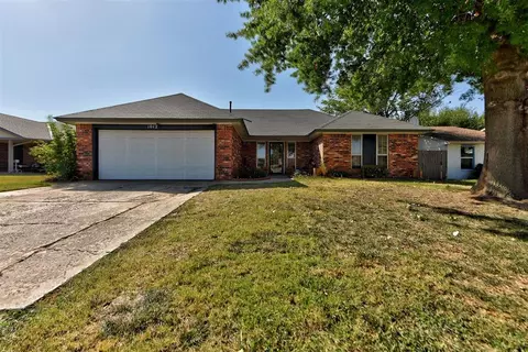 1012 Walsh Ln, Yukon, OK 73099