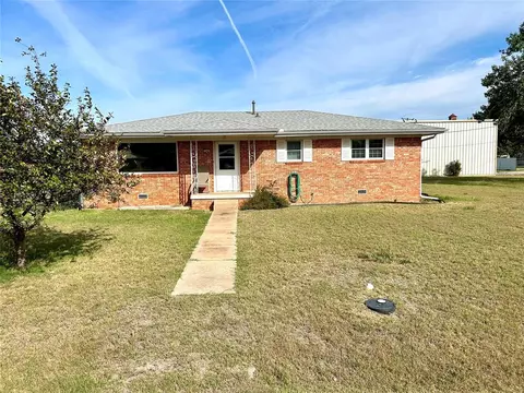 544 N 5th St, Mountain View, OK 73062